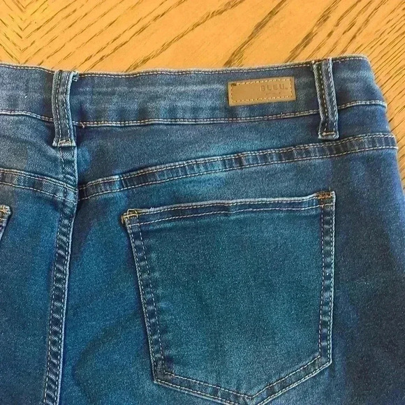 Bleu Denim & Design Co Cut-Off Shorts Button Fly Sz 12 Stretchy raw hem like new - Picture 7 of 8